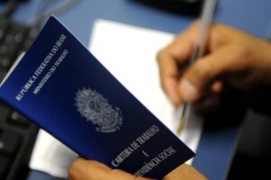 Quem for contratado via CLT perde o Auxílio Emergencial? Entenda!
